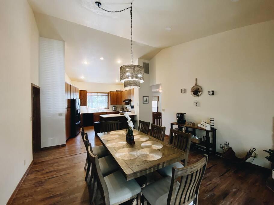 Kathys Cabin, King Bed, Hot Tub, Near-Nau & Downtown Attractions, Perfect Year-Round Mountain Getaway Flagstaff Exterior foto
